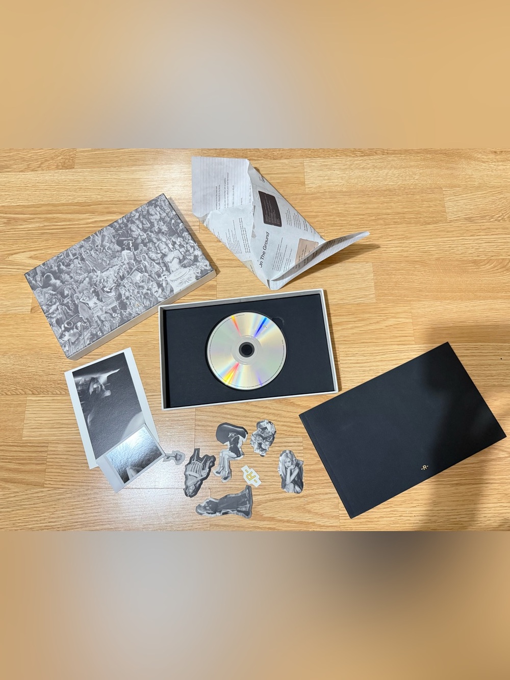 Blackpink ROSÉ Single solo album -R- - Picture 2 of 2